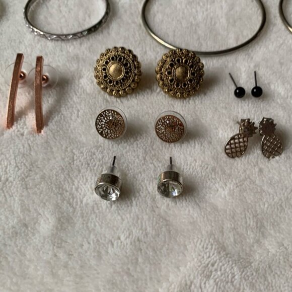 11 Piece COne Sizetume Jewelry Bundle -varioToned Metals (Silver, Gold, etc) - Picture 2 of 3